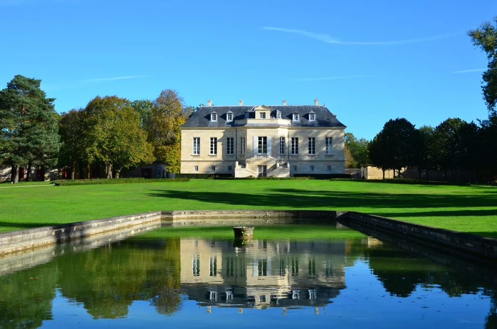 CHÂTEAU LA LOUVIERE