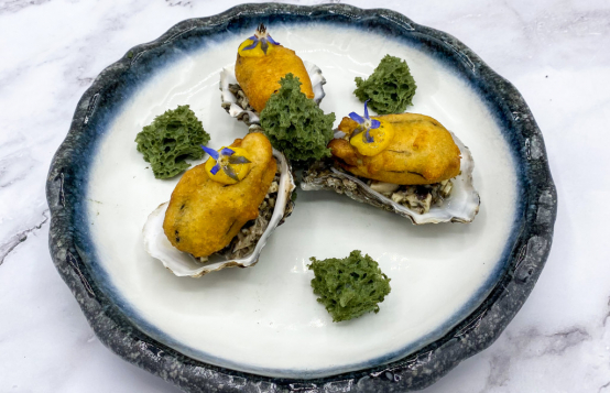 Tempura et tartare d'huître au citron confit par Flora Mikula